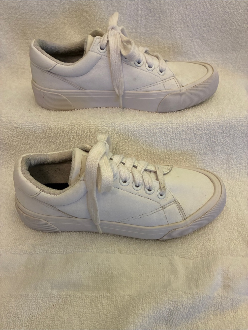 Rachel Zoe White Low-Top Lace-Up women’s Sneakers, versatile retro court-style